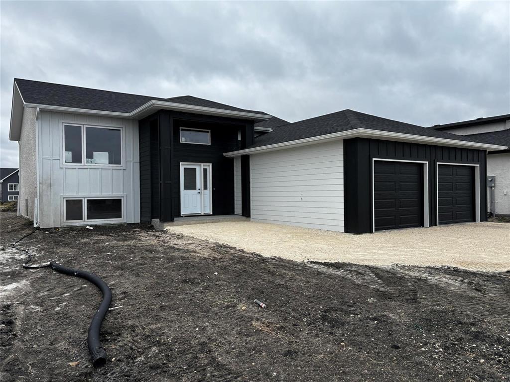 69 Harvest Bay, Blumenort, Manitoba  R5G 2X3 - Photo 1 - 202600578