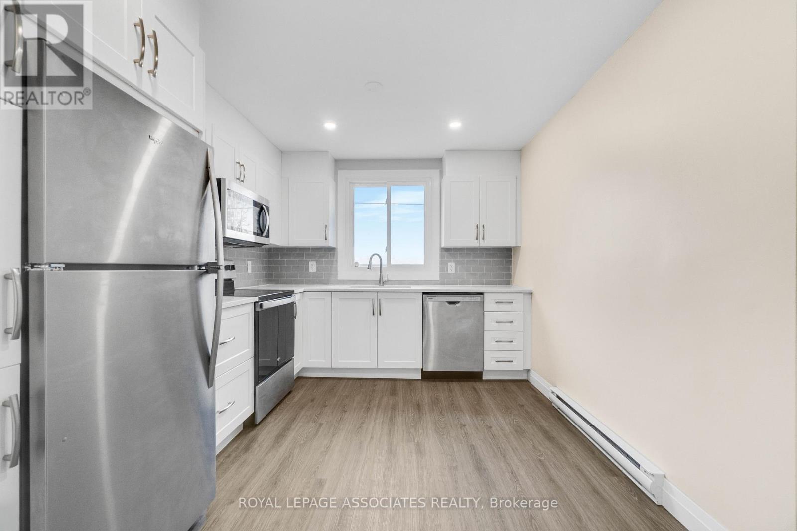 98 Sixth Avenue, Brantford, Ontario  N3S 1B2 - Photo 11 - X12806228