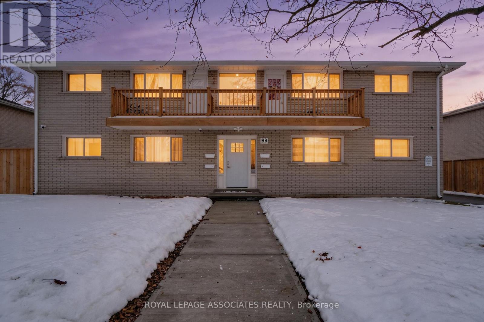 98 Sixth Avenue, Brantford, Ontario  N3S 1B2 - Photo 2 - X12806228