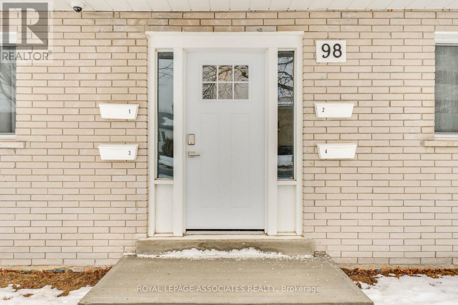 98 Sixth Avenue, Brantford, Ontario  N3S 1B2 - Photo 3 - X12806228