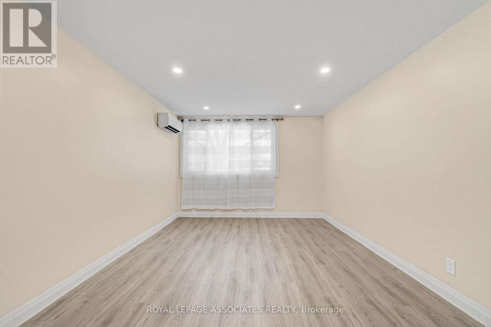 98 Sixth Avenue, Brantford, Ontario  N3S 1B2 - Photo 7 - X12806228