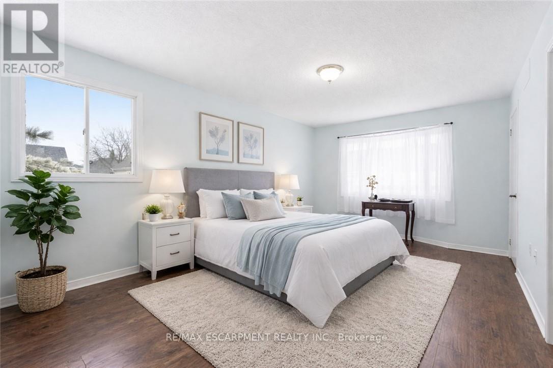 360 Silverbirch Boulevard, Hamilton, Ontario  L0R 1W0 - Photo 3 - X12806240