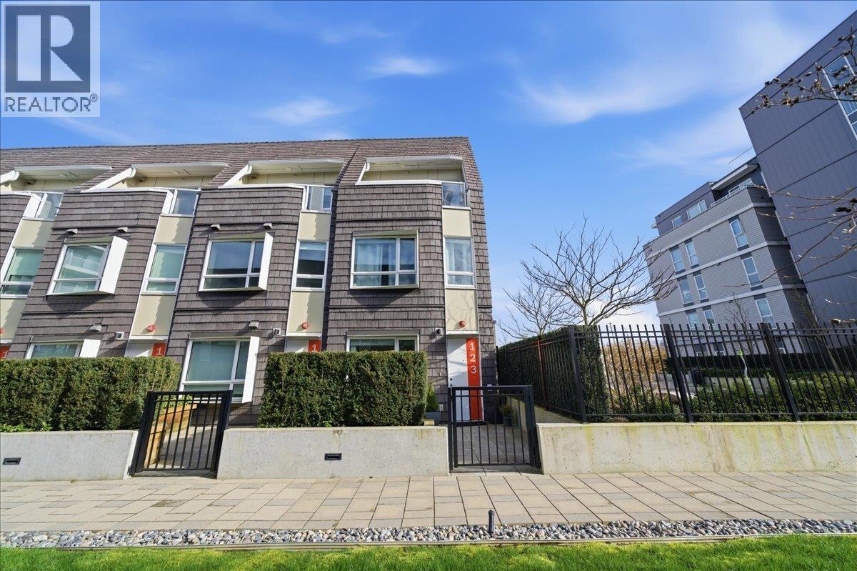 123 12040 Plaza Street, Maple Ridge, British Columbia  V2X 5X9 - Photo 2 - R3091840