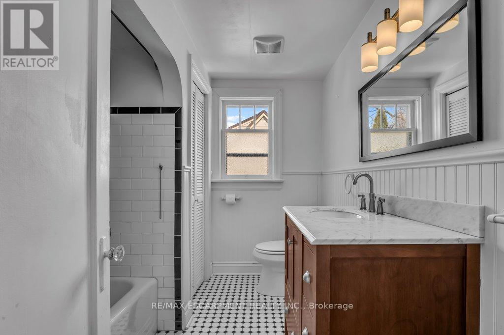 10 Robinson Street S, Grimsby, Ontario  L3M 3C4 - Photo 9 - X12776838