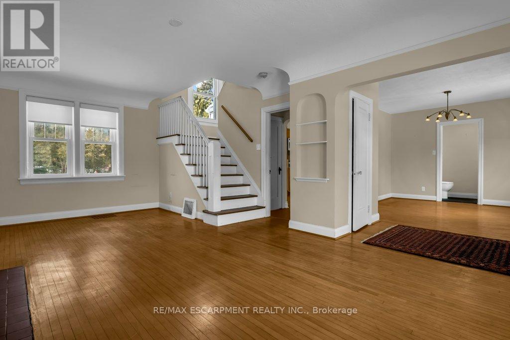 10 Robinson Street S, Grimsby, Ontario  L3M 3C4 - Photo 4 - X12776838