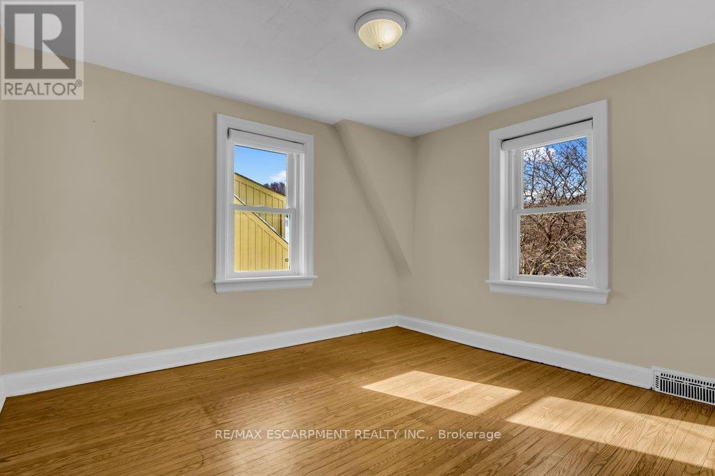 10 Robinson Street S, Grimsby, Ontario  L3M 3C4 - Photo 11 - X12776838