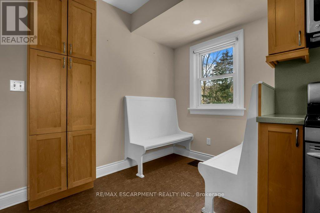 10 Robinson Street S, Grimsby, Ontario  L3M 3C4 - Photo 6 - X12776838