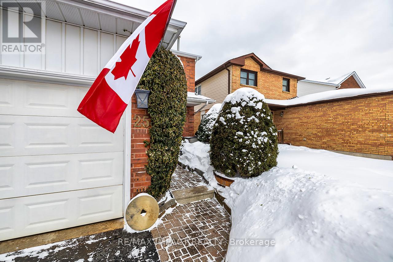 25 Soper Creek Drive, Clarington, Ontario  L1C 4G3 - Photo 2 - E12806416