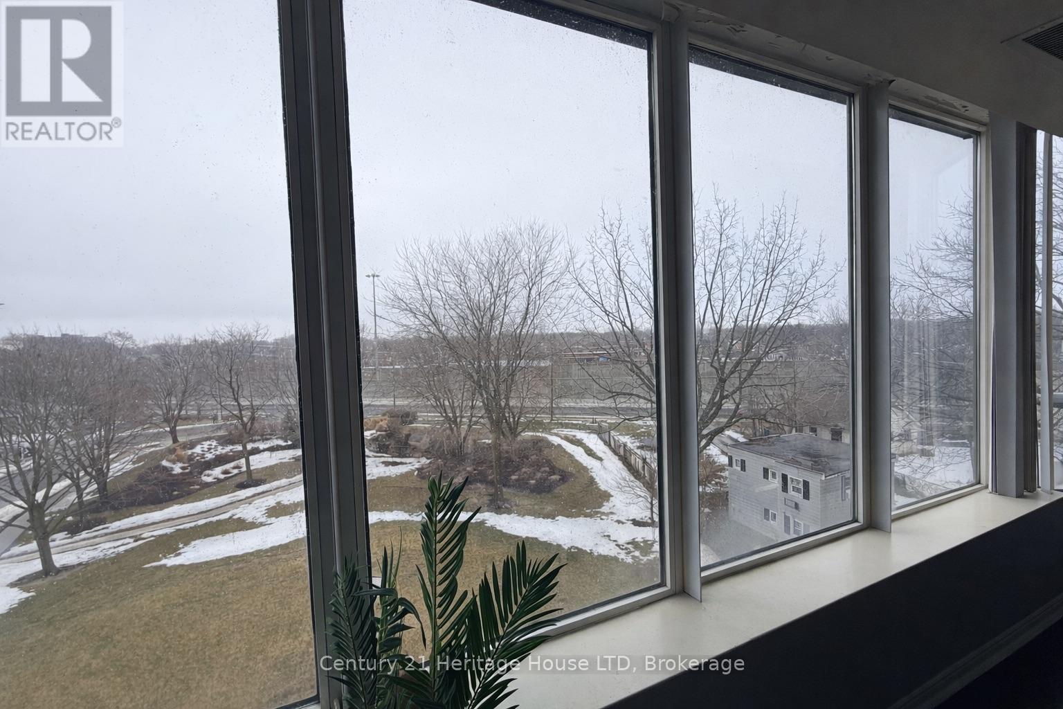 504 - 81 Scott Street, St. Catharines, Ontario  L2N 7L5 - Photo 4 - X12806332