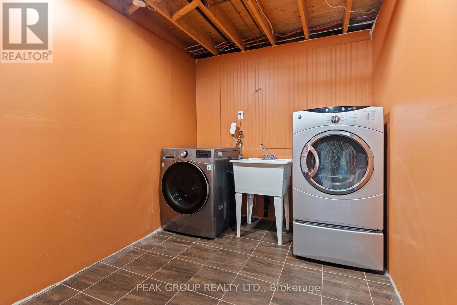 3387 Cardinal Drive, Niagara Falls, Ontario L2H 3A6 - Photo 11 - X12806408