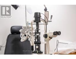 101Y - EXAMINATION ROOM - 1910 YONGE STREET, Toronto, Ontario