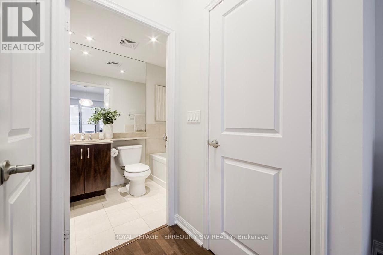 1201 - 21 Grand Magazine Street, Toronto, Ontario  M5V 1B5 - Photo 9 - C12806392