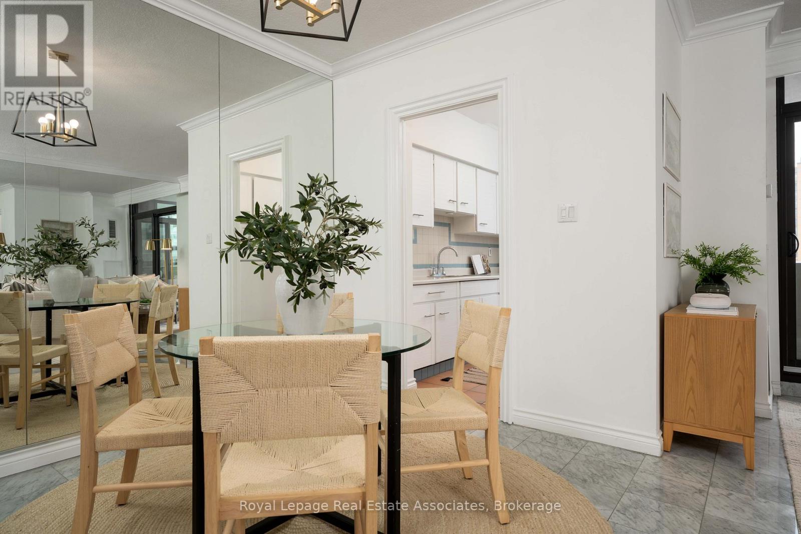 702 - 86 Gloucester Street, Toronto, Ontario  M4Y 2S2 - Photo 11 - C12806398