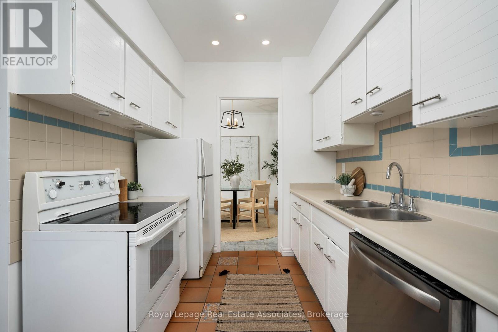 702 - 86 Gloucester Street, Toronto, Ontario  M4Y 2S2 - Photo 14 - C12806398