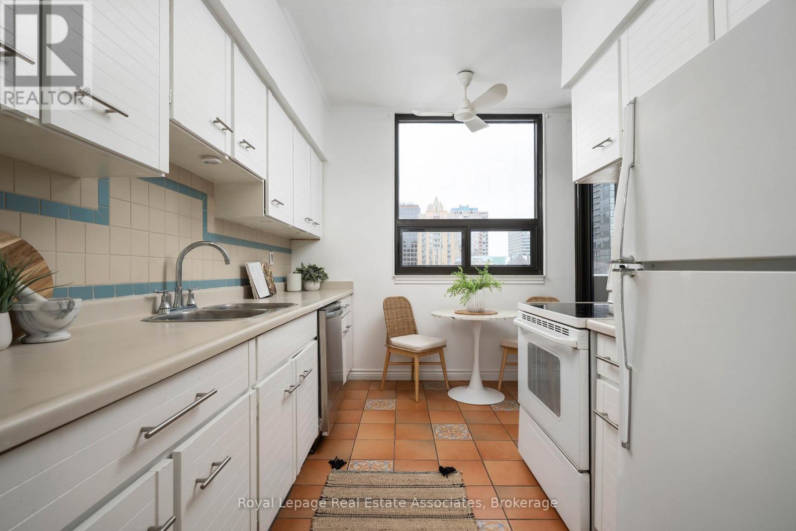 702 - 86 Gloucester Street, Toronto, Ontario  M4Y 2S2 - Photo 16 - C12806398