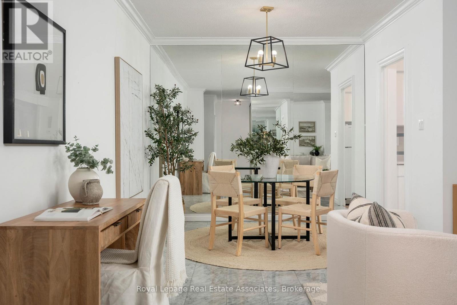 702 - 86 Gloucester Street, Toronto, Ontario  M4Y 2S2 - Photo 2 - C12806398