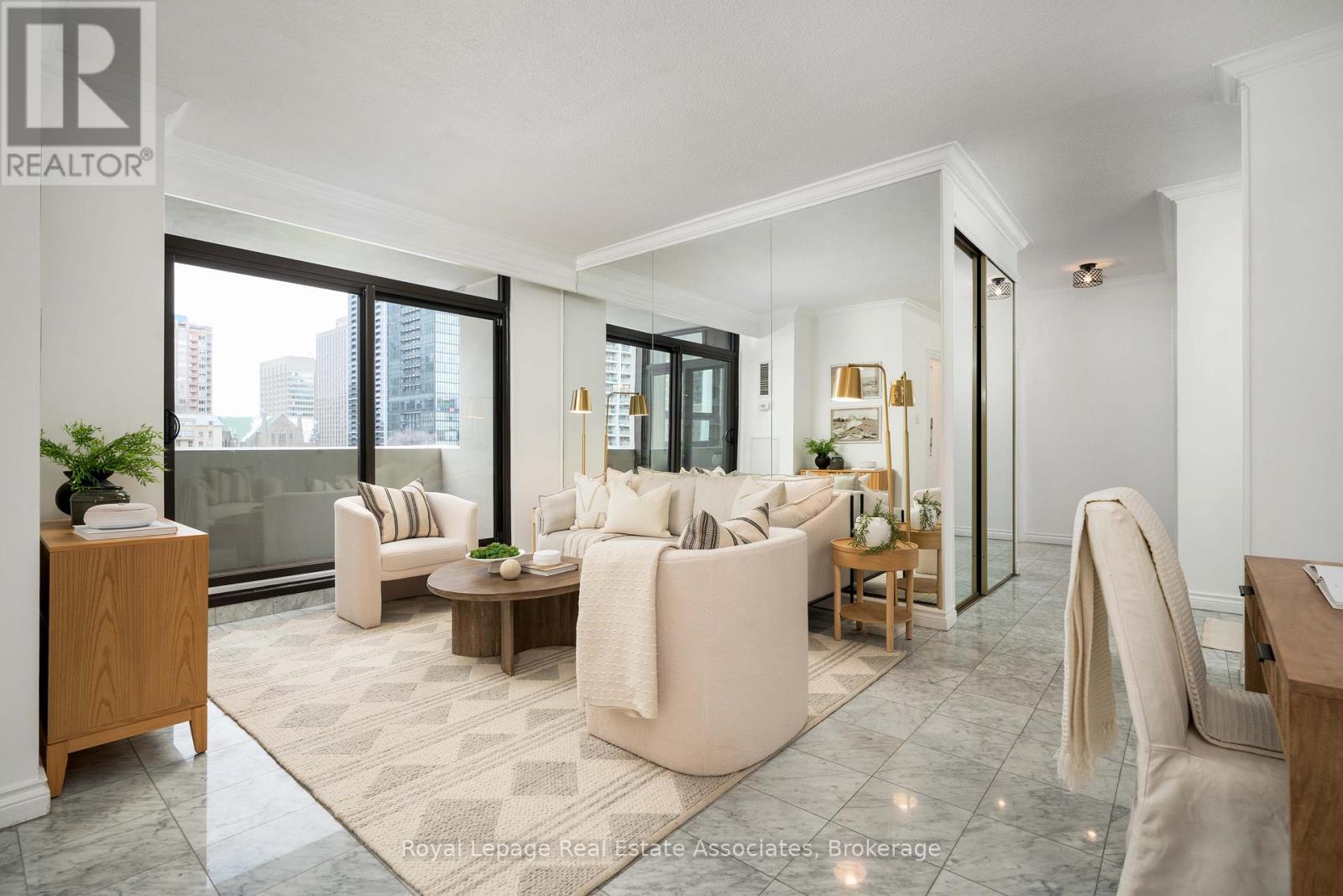 702 - 86 Gloucester Street, Toronto, Ontario  M4Y 2S2 - Photo 5 - C12806398