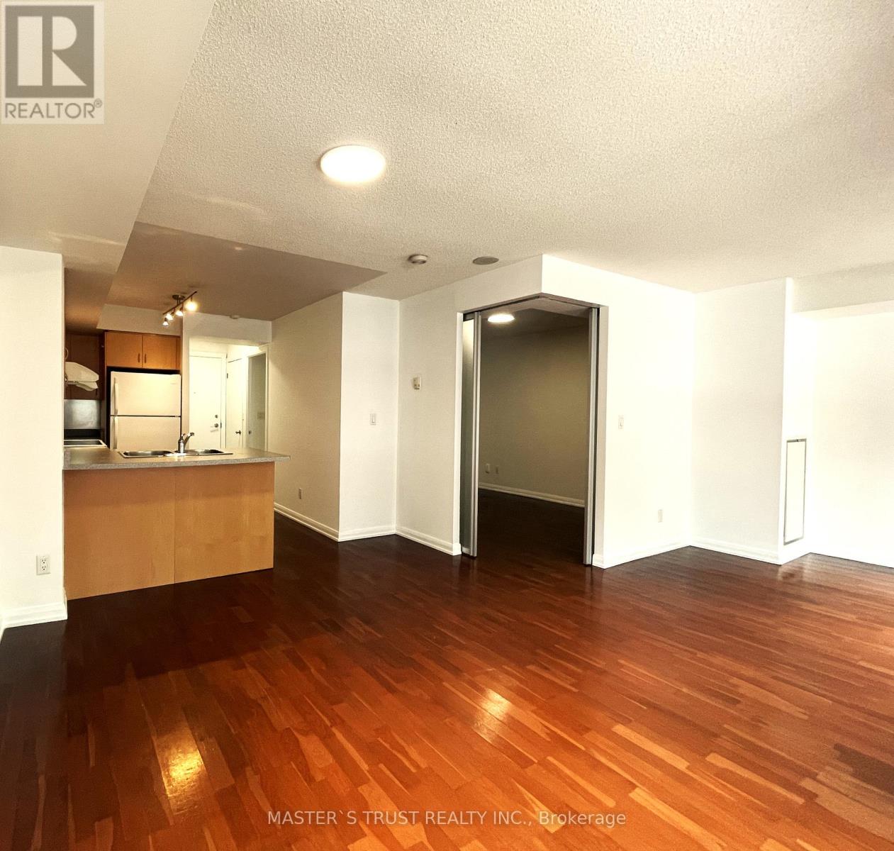 321 - 18 Beverley Street, Toronto, Ontario  M5T 3L2 - Photo 6 - C12806404