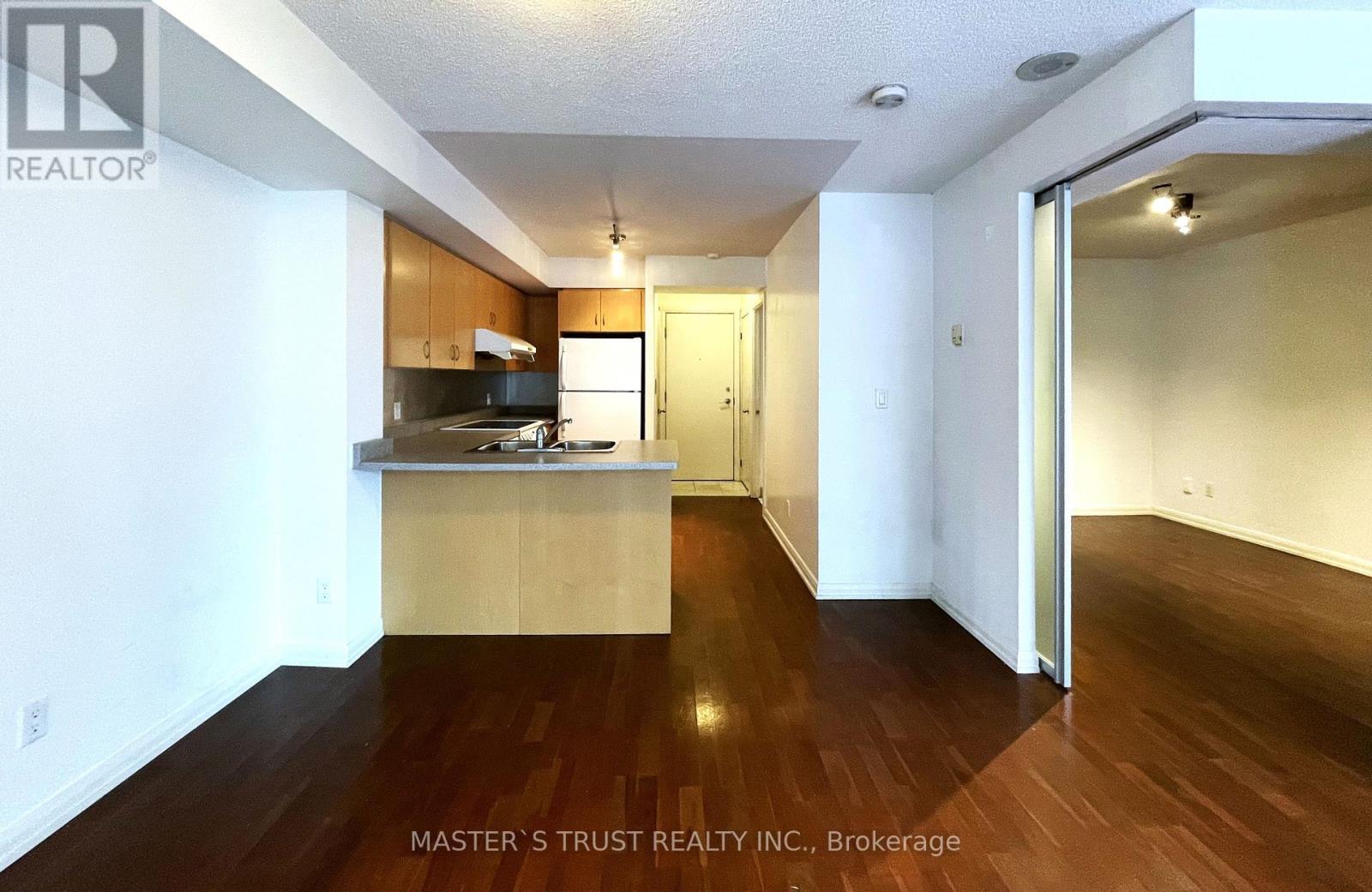 321 - 18 Beverley Street, Toronto, Ontario  M5T 3L2 - Photo 8 - C12806404