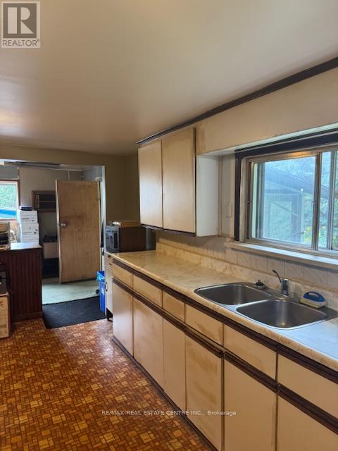 27 Scene Street, Halton Hills, Ontario  L7J 1A1 - Photo 8 - W12389543