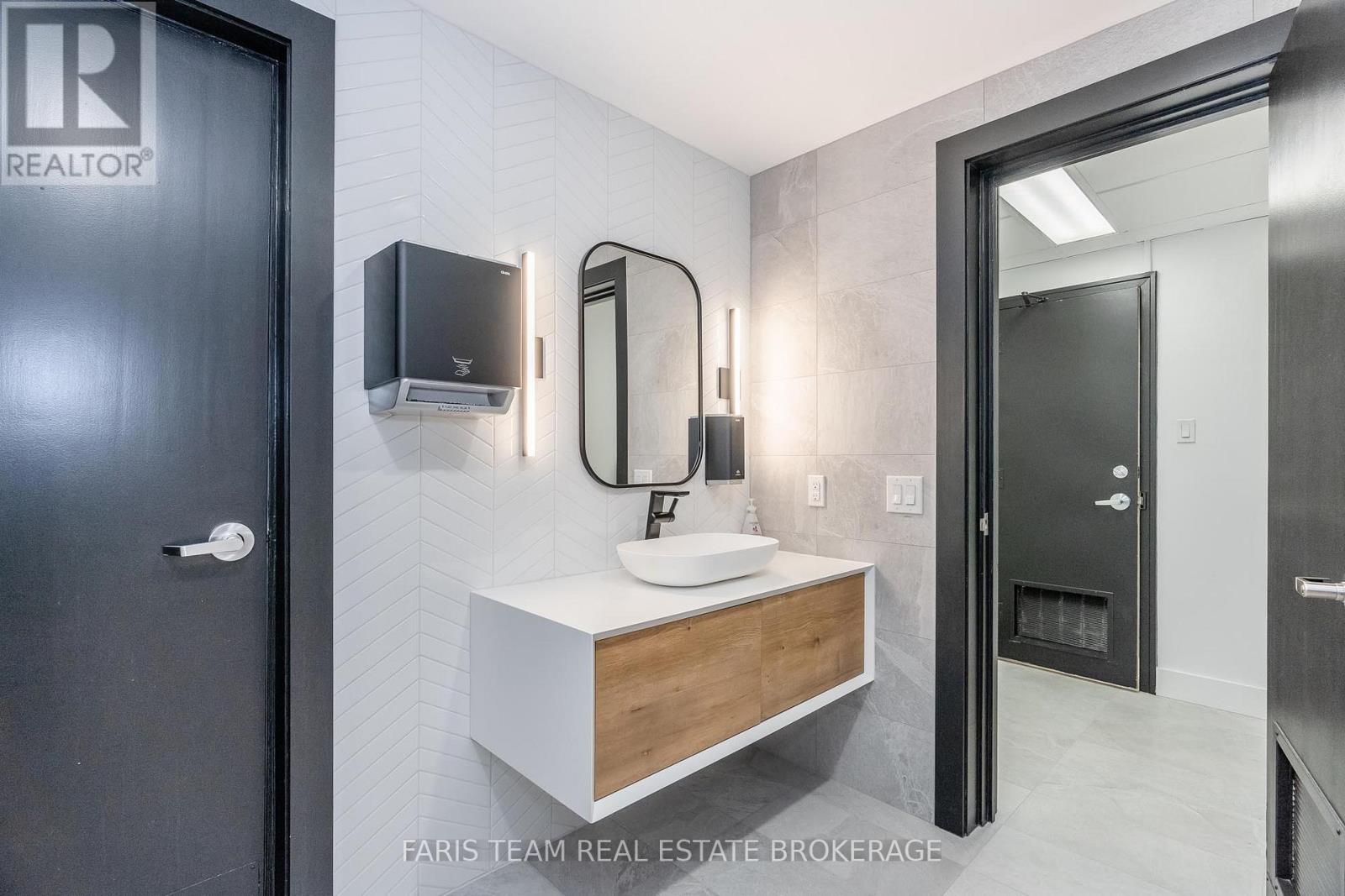 74 Mississaga Street E, Orillia, Ontario  L3V 1V5 - Photo 25 - S12687526