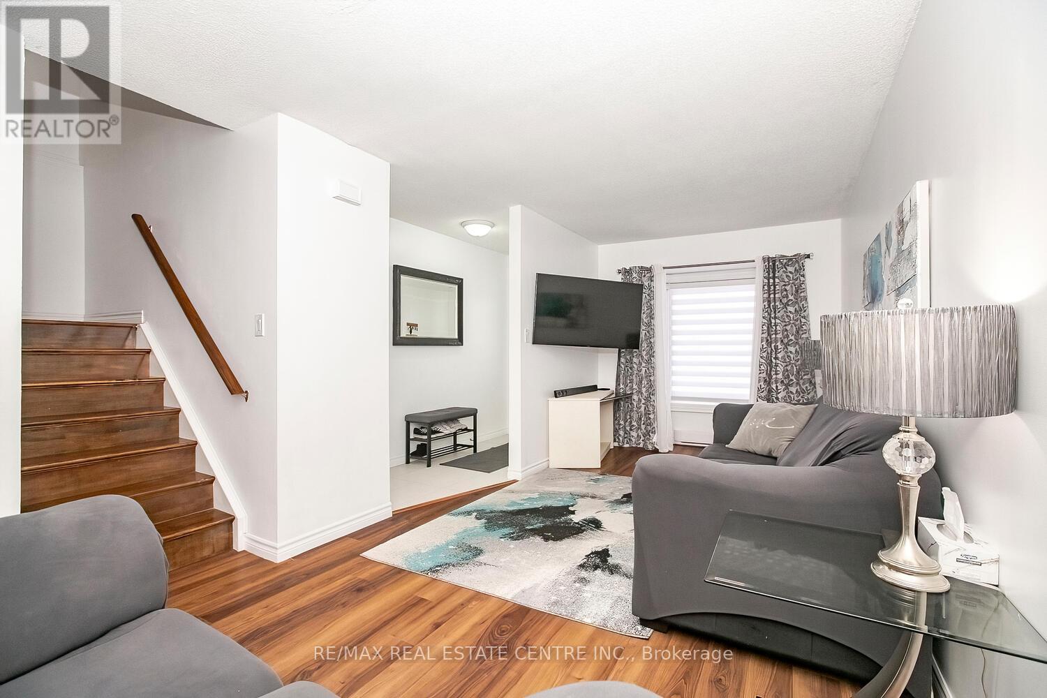 27 - 31 Parkview Drive, Orangeville, Ontario  L9W 4H7 - Photo 5 - W12692782