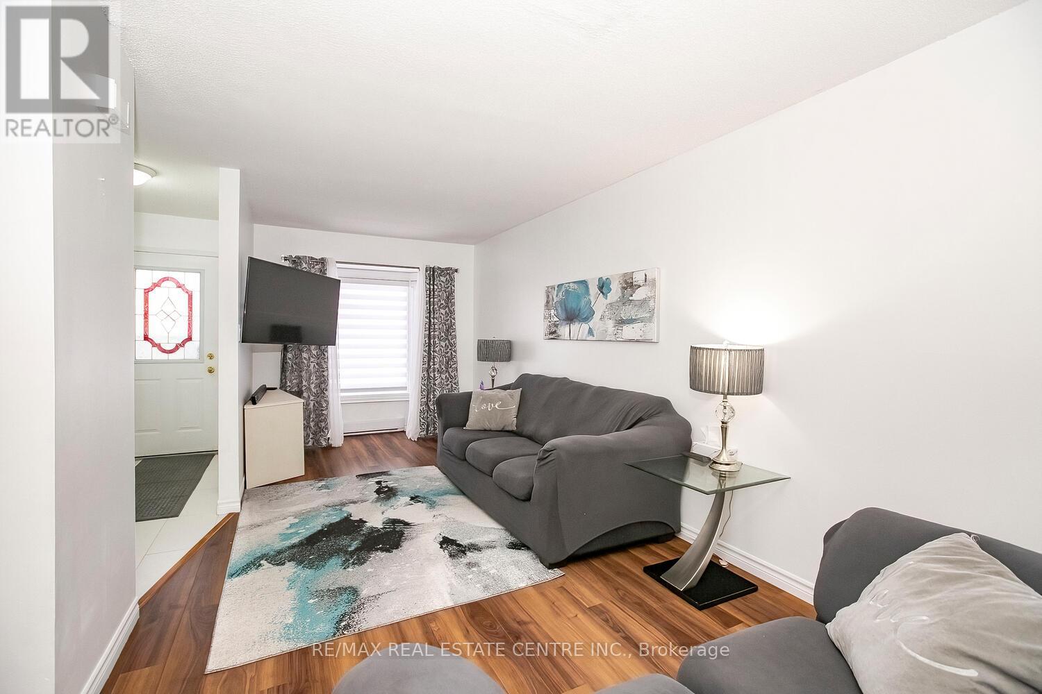 27 - 31 Parkview Drive, Orangeville, Ontario  L9W 4H7 - Photo 3 - W12692782