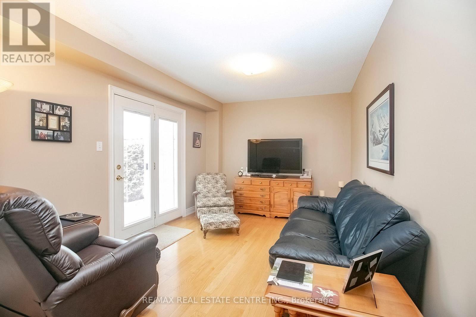 21 Amantine Crescent, Brampton, Ontario  L6W 4A2 - Photo 12 - W12773394