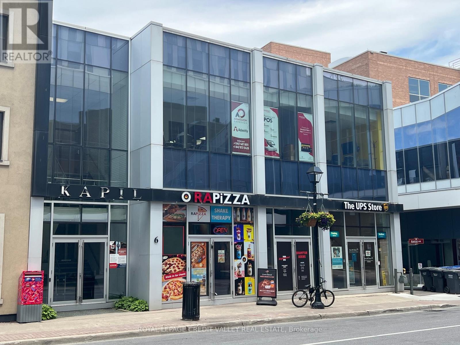 6 George Street, Brampton, Ontario  L6Y 1P1 - Photo 2 - W12803728