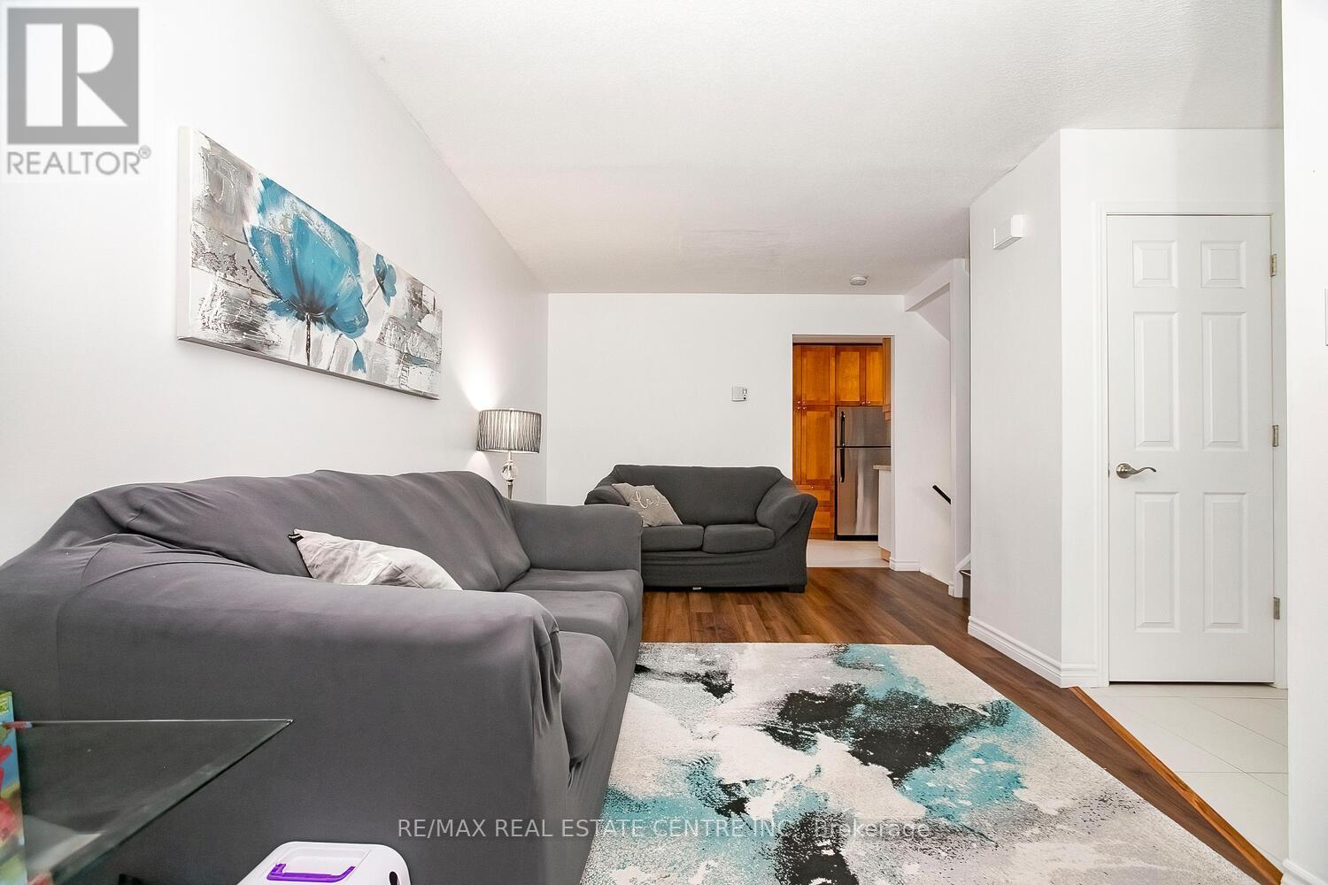 27 - 31 Parkview Drive, Orangeville, Ontario  L9W 4H7 - Photo 4 - W12692782