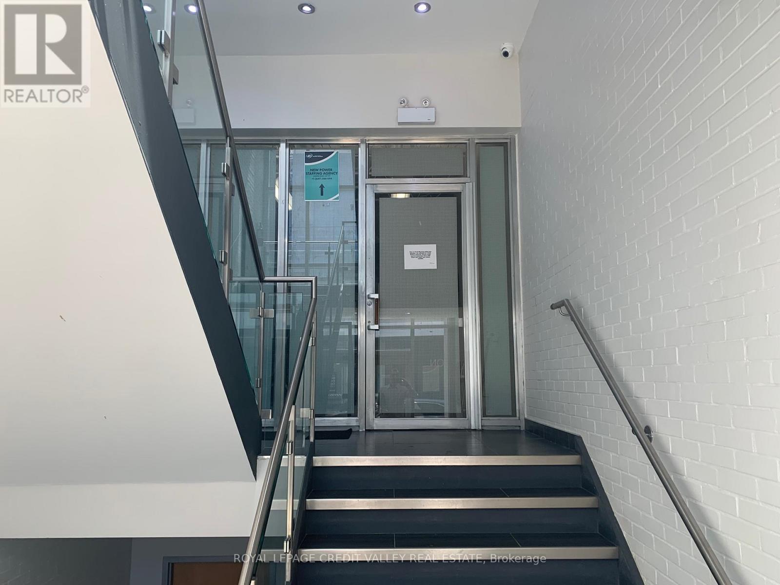 6 George Street, Brampton, Ontario  L6Y 1P1 - Photo 4 - W12803728