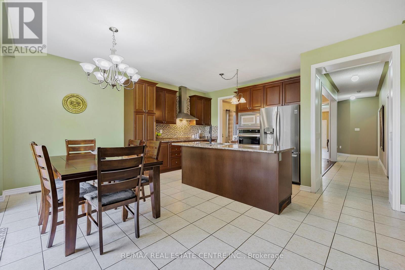 904 O'reilly Crescent, Shelburne, Ontario  L9V 2S7 - Photo 8 - X12693634