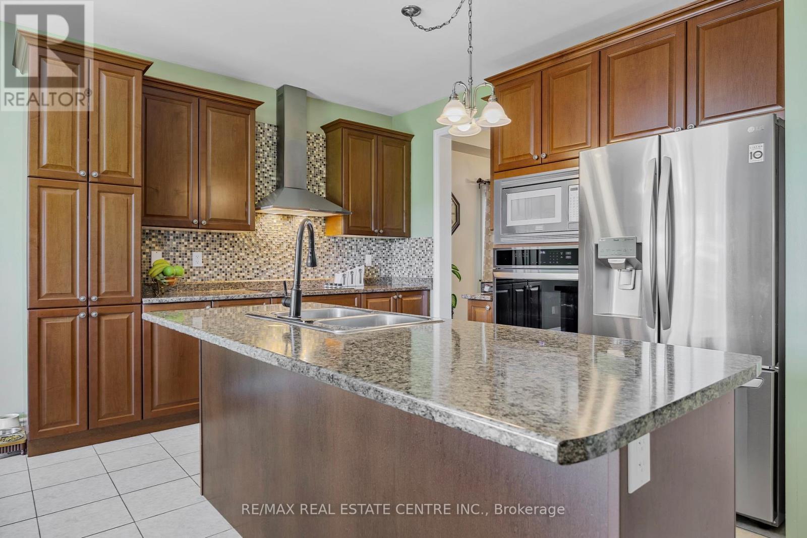 904 O'reilly Crescent, Shelburne, Ontario  L9V 2S7 - Photo 9 - X12693634