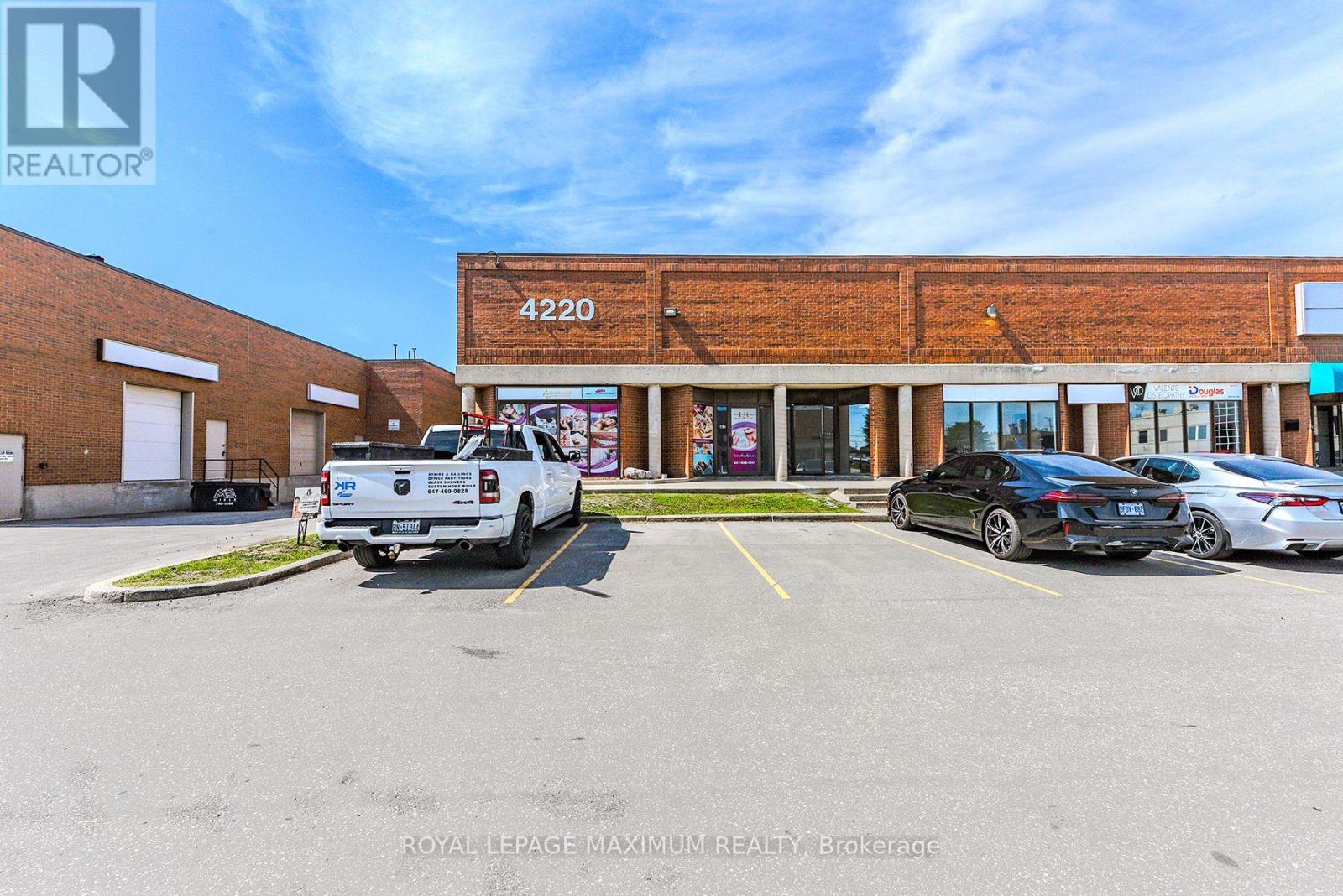 C10 - 4220 Steeles Avenue W, Vaughan, Ontario  L4L 3S8 - Photo 4 - N12806302