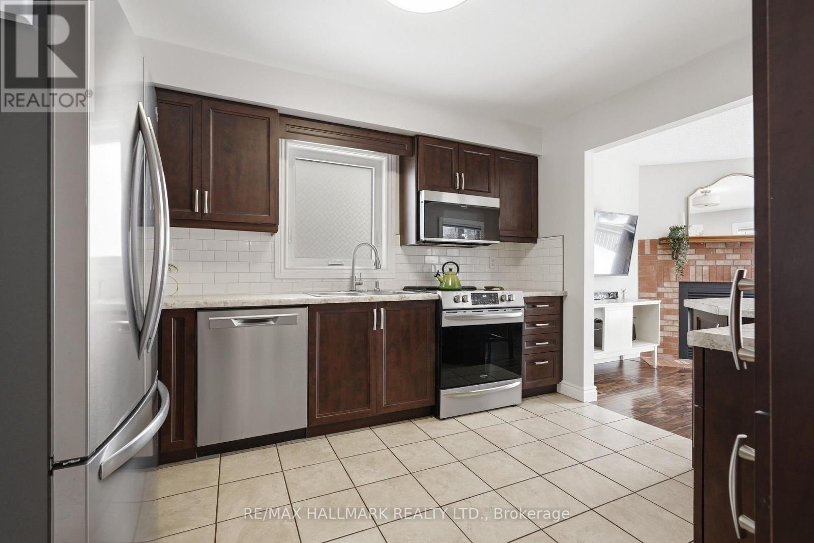 91 Barre Drive, Barrie, Ontario  L4N 7P1 - Photo 9 - S12806358