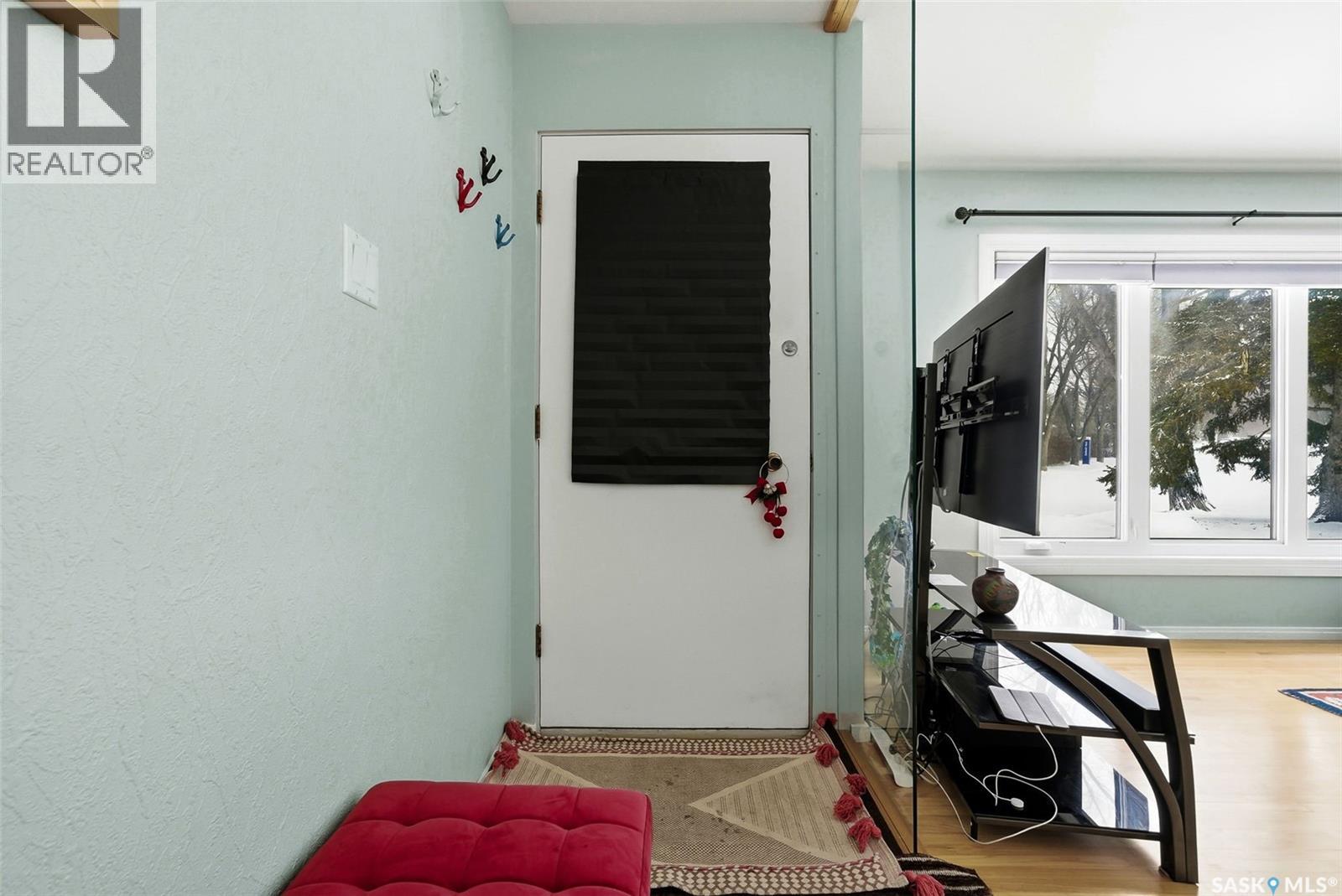 2221 Dufferin Road, Regina, Saskatchewan  S4S 5B5 - Photo 2 - SK028943