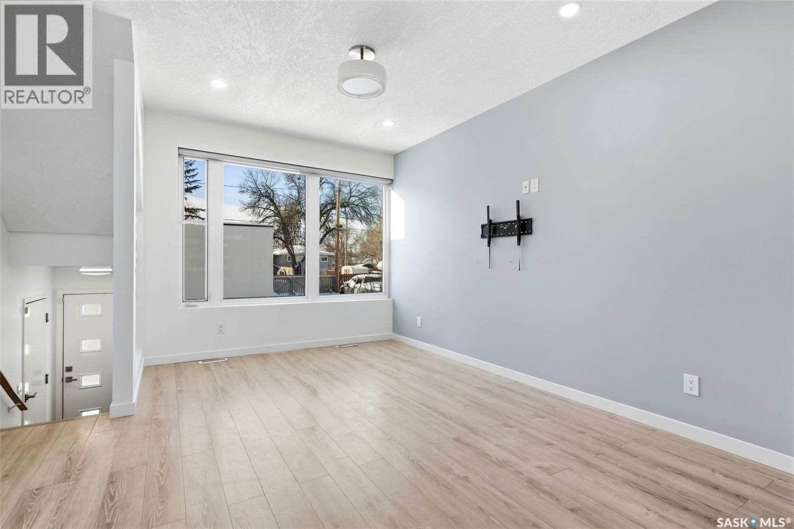 3028 Montague Street, Regina, Saskatchewan  S4S 1Z5 - Photo 4 - SK028941