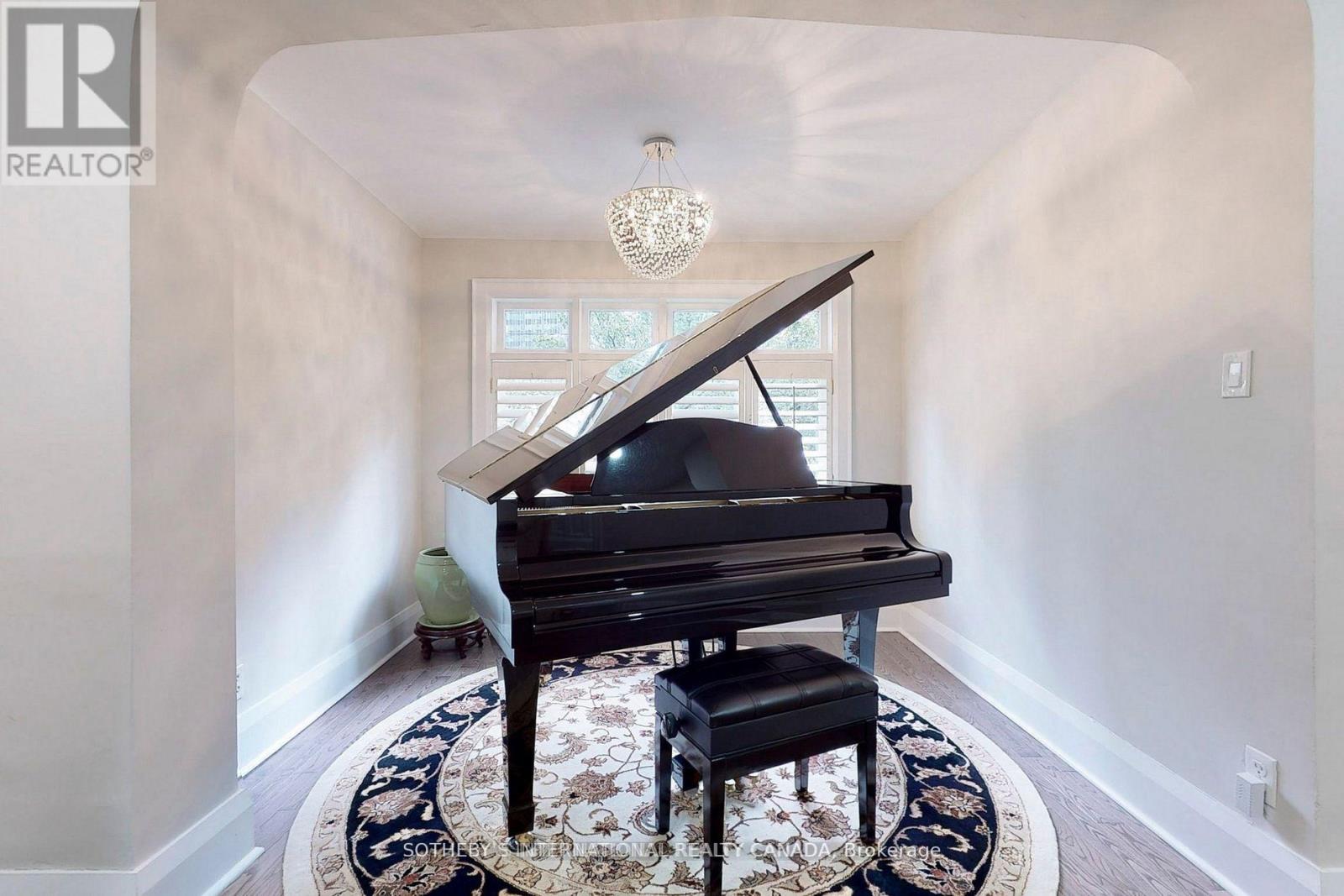 182 Duplex Avenue, Toronto, Ontario  M5P 2A9 - Photo 10 - C12805956