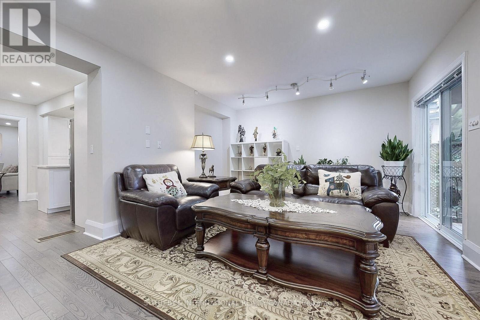 182 Duplex Avenue, Toronto, Ontario  M5P 2A9 - Photo 15 - C12805956