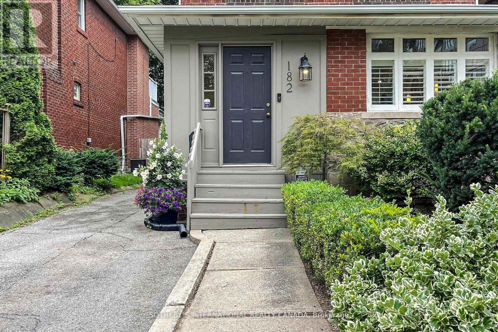 182 Duplex Avenue, Toronto, Ontario  M5P 2A9 - Photo 6 - C12805956