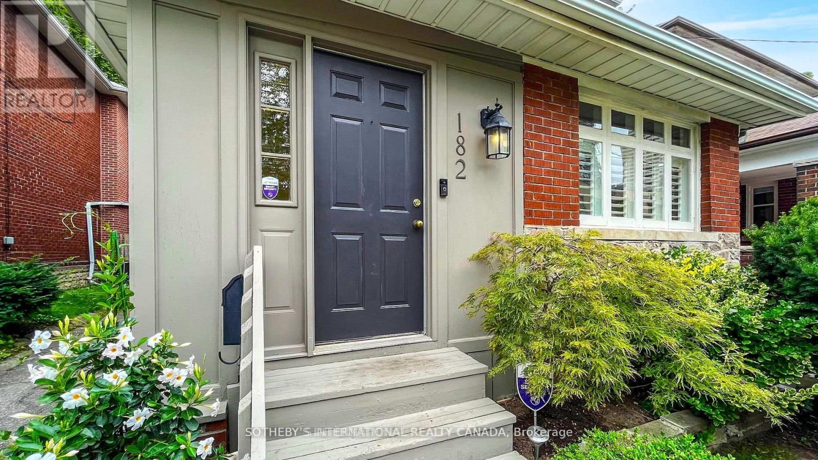 182 Duplex Avenue, Toronto, Ontario  M5P 2A9 - Photo 7 - C12805956