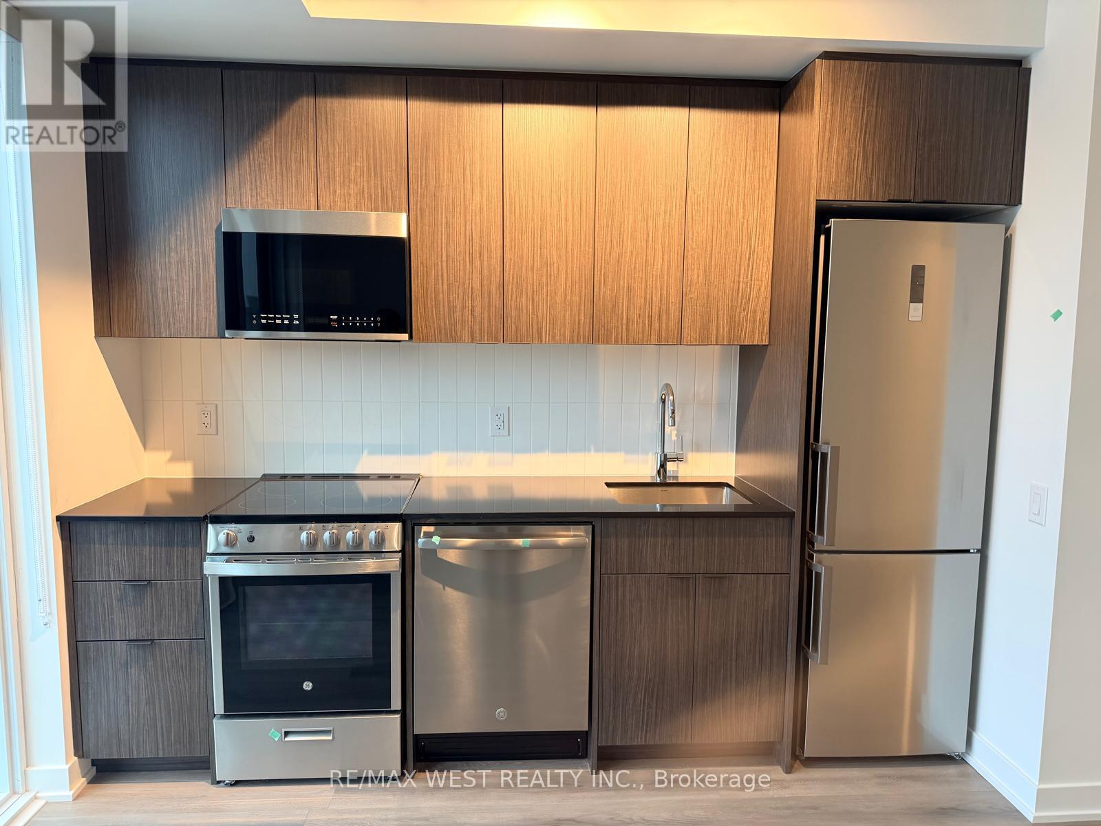 606 - 1660 Bloor Street W, Toronto, Ontario  M6P 1A8 - Photo 17 - W12806344