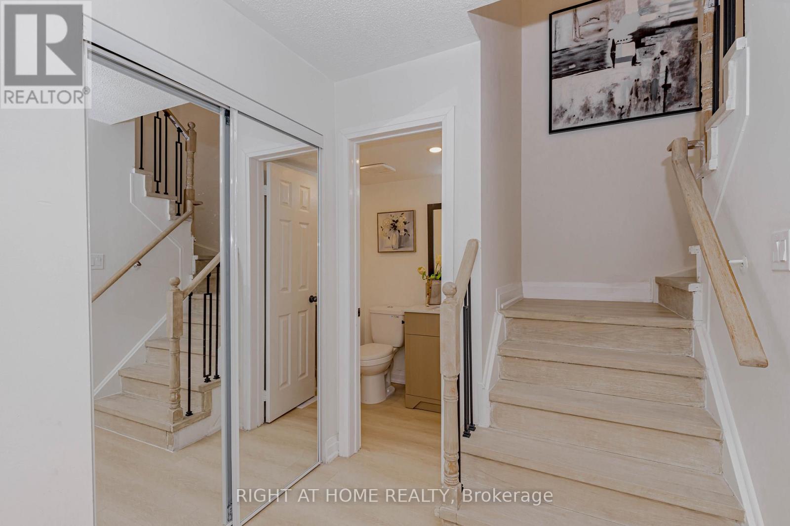 21 Carabram Court, Brampton, Ontario  L6X 4M2 - Photo 7 - W12806364