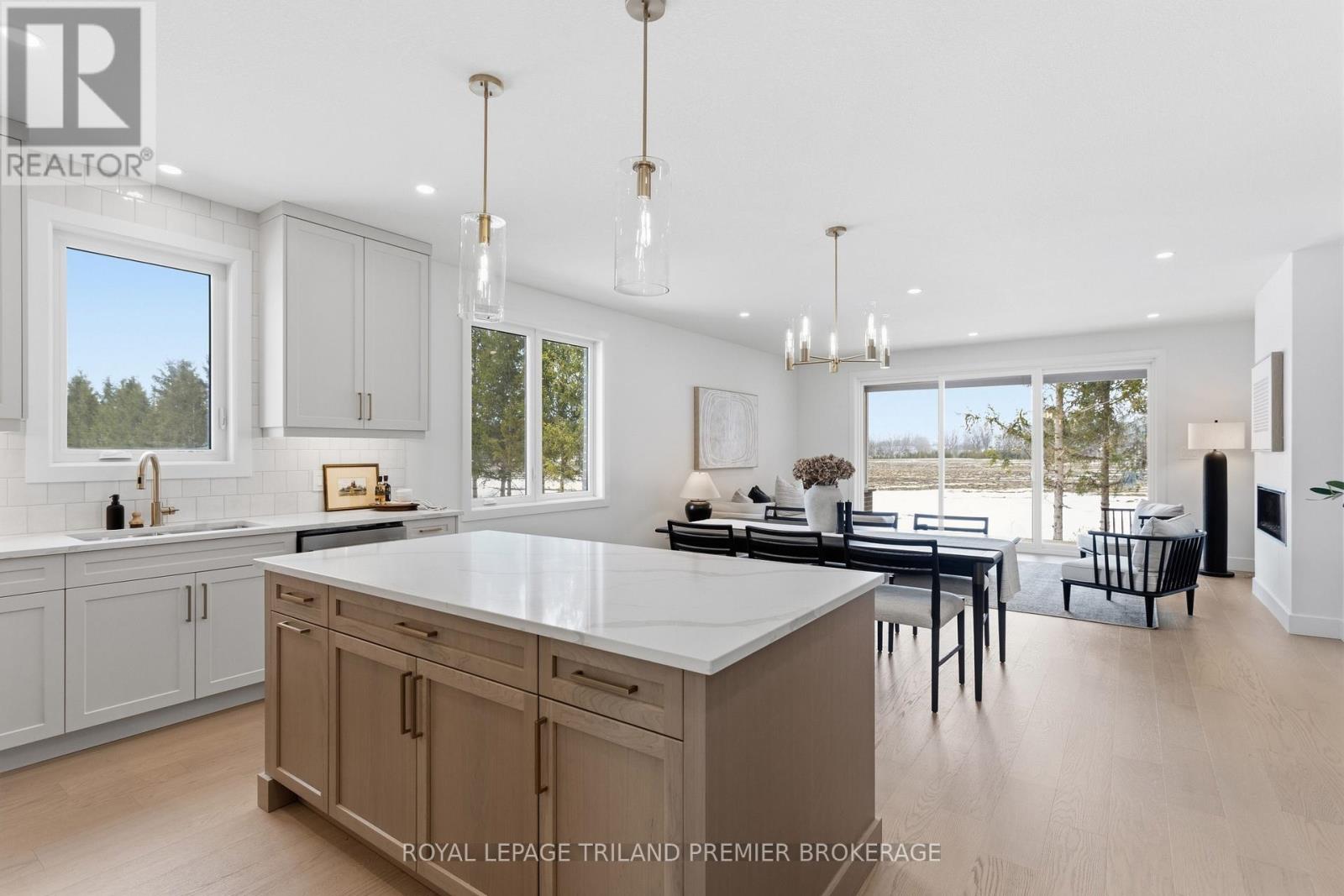 78 Dearing Drive, South Huron, Ontario  N0M 1T0 - Photo 11 - X12428051