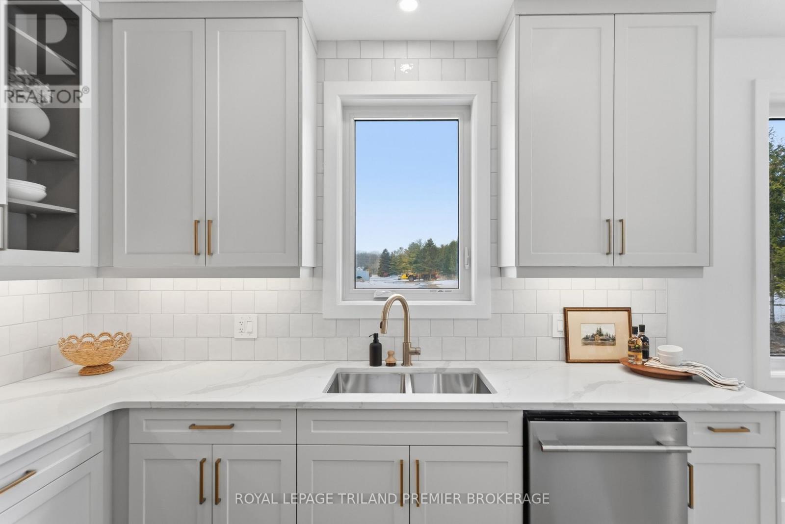 78 Dearing Drive, South Huron, Ontario  N0M 1T0 - Photo 10 - X12428051