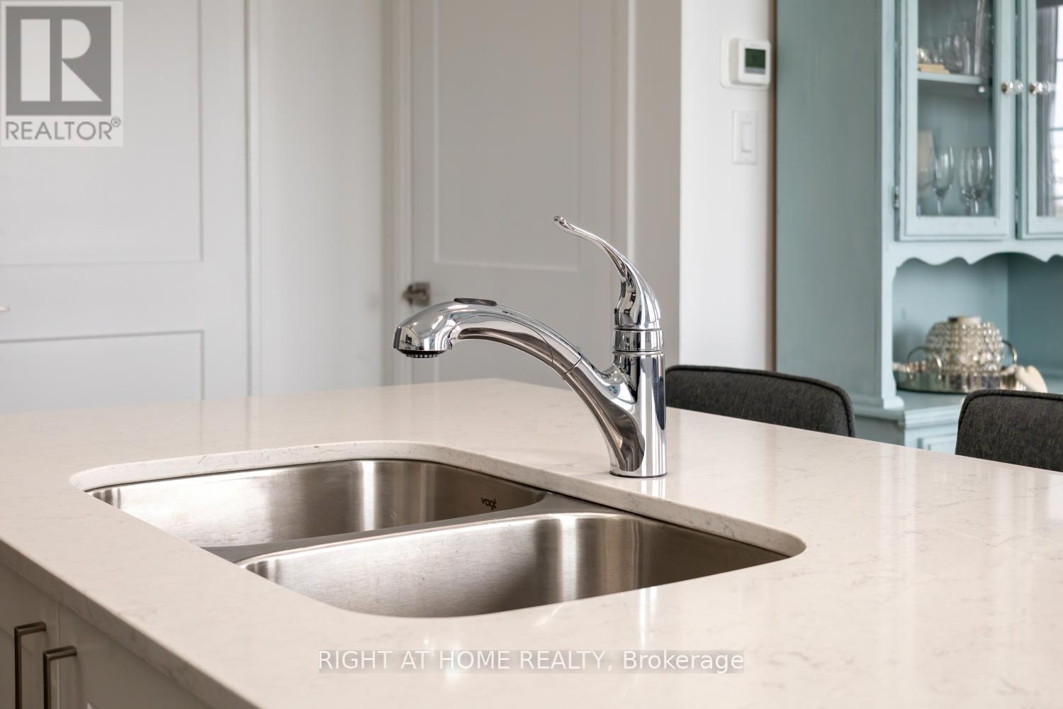 402 - 50 Lakebreeze Drive, Clarington, Ontario  L1B 0V9 - Photo 13 - E12806514