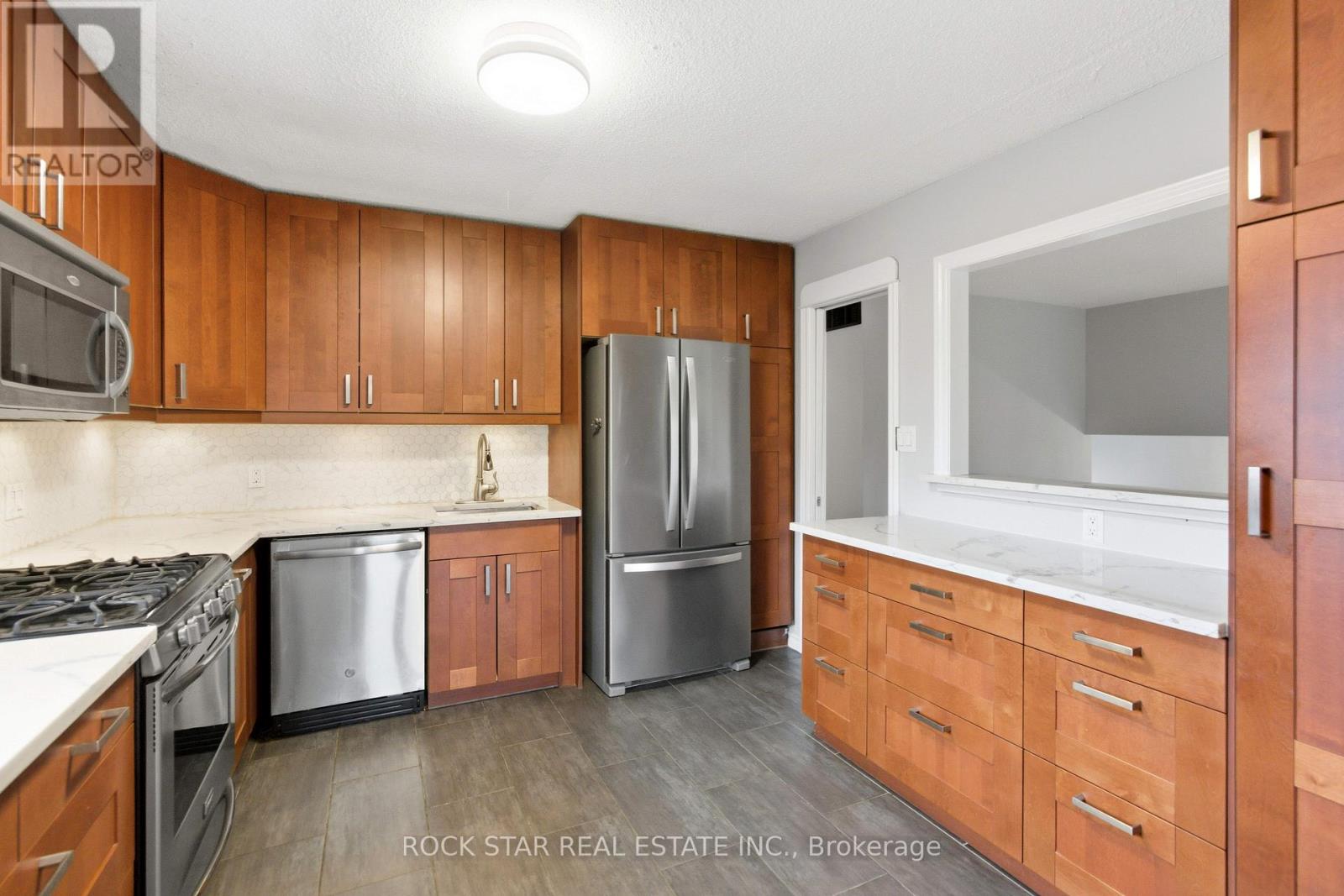 Main Fl - 111 Britten Close, Hamilton, Ontario  L9C 4K1 - Photo 10 - X12806282