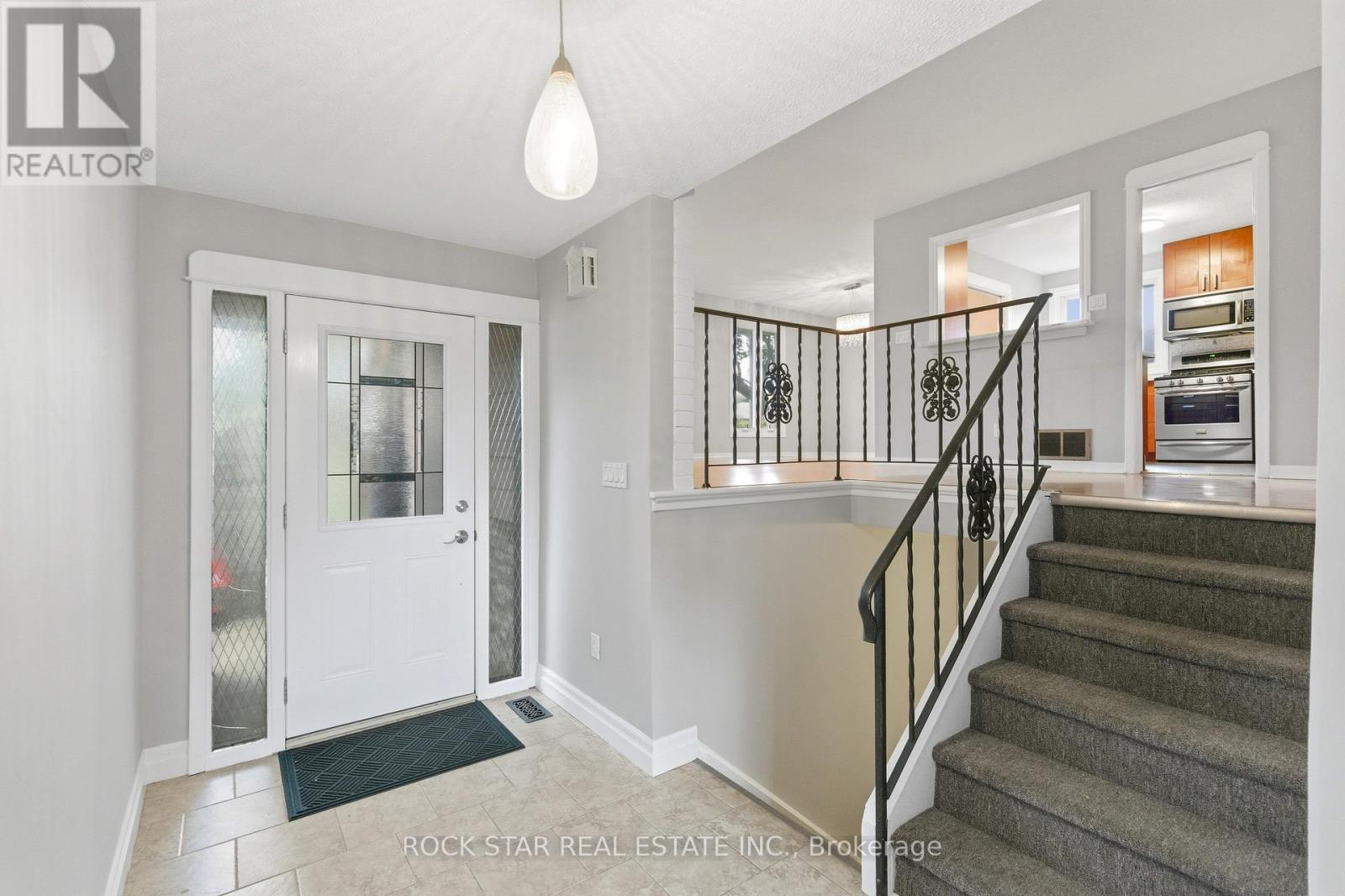 Main Fl - 111 Britten Close, Hamilton, Ontario  L9C 4K1 - Photo 2 - X12806282