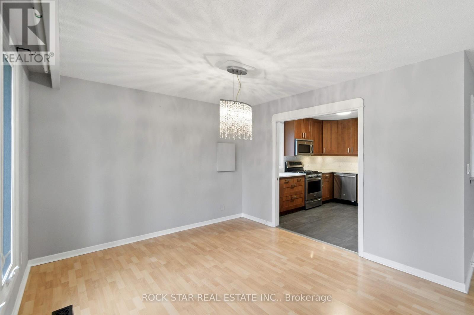 Main Fl - 111 Britten Close, Hamilton, Ontario  L9C 4K1 - Photo 8 - X12806282