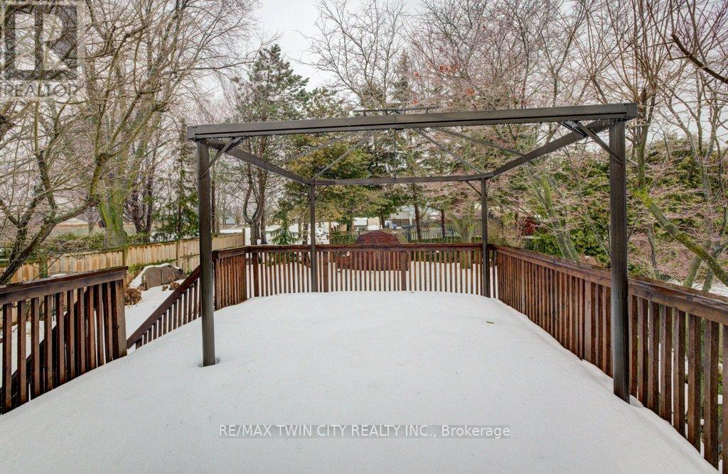 27 Erinbrook Drive, Kitchener, Ontario  N2E 2V8 - Photo 28 - X12806296